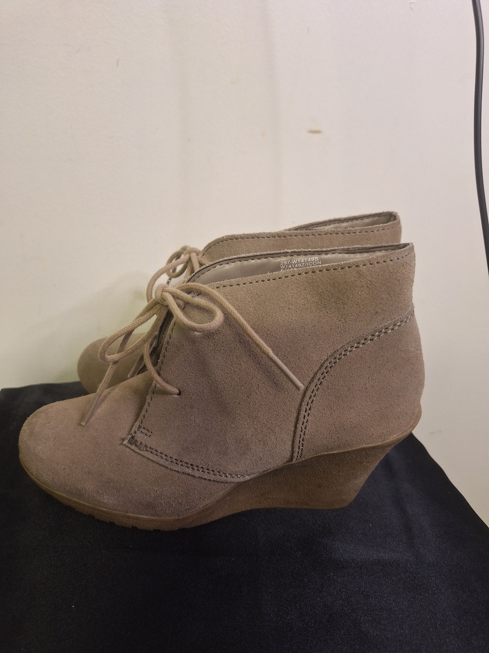 White Mountain Taupe Suede Lace-Up Wedge Ankle Booties Size 6.5